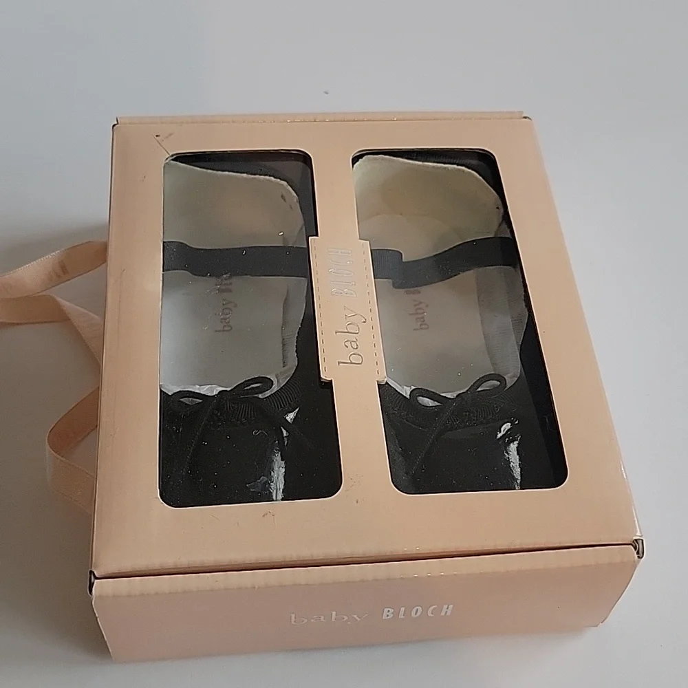 BLOCH BABY GIRLS BALLET SLIPPERS.  NEW size 21 in black patent leather gorgeous